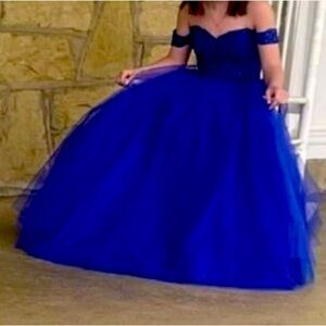 Prom/homecoming gown 💙
